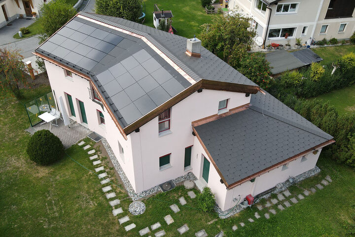EFH, Eternitdach mit PV‑Anlage
